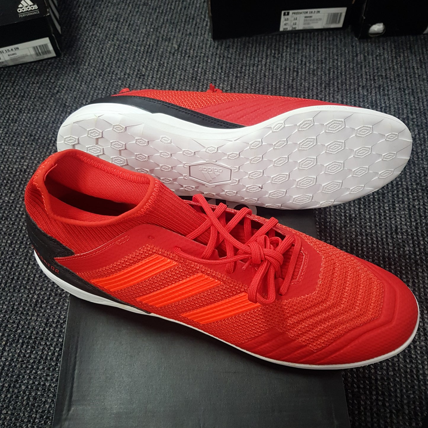 PREDATOR 19.3 IN RED