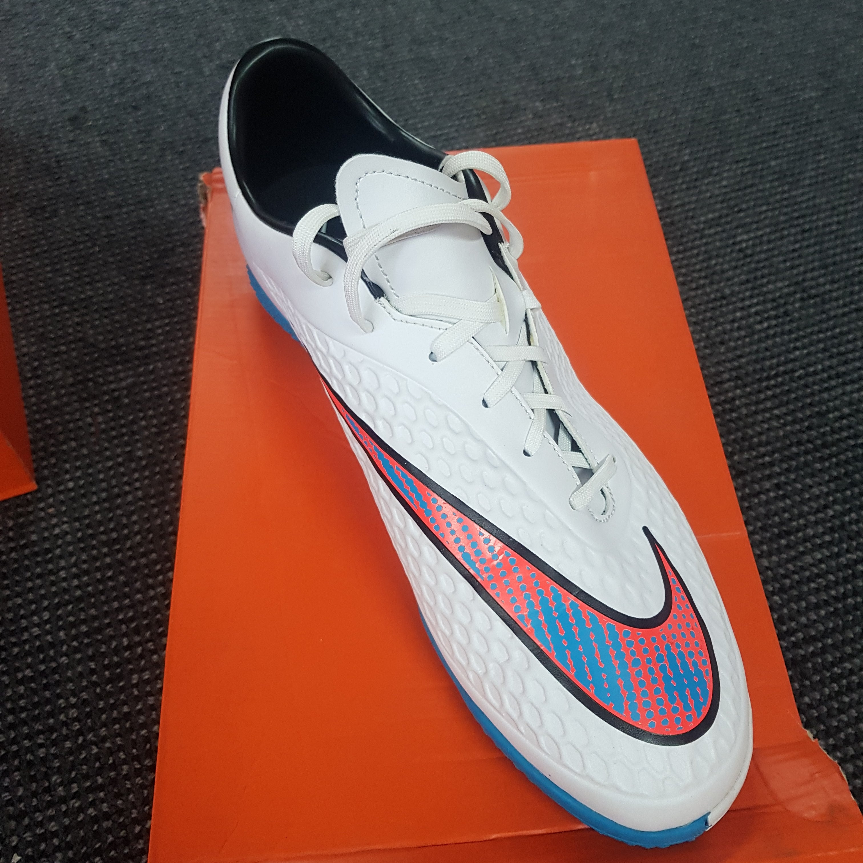 HYPERVENOM PHELON IC â Football Plus Australia